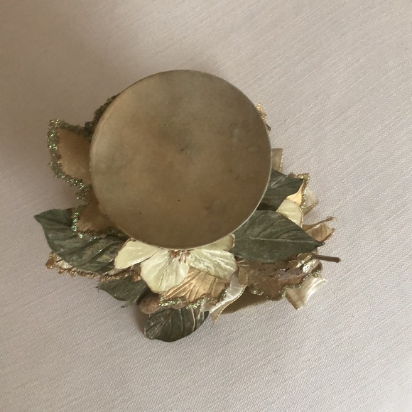 DECORATIVE GOLD FLORAL CANDLEHOLDER - Picture 7 of 7